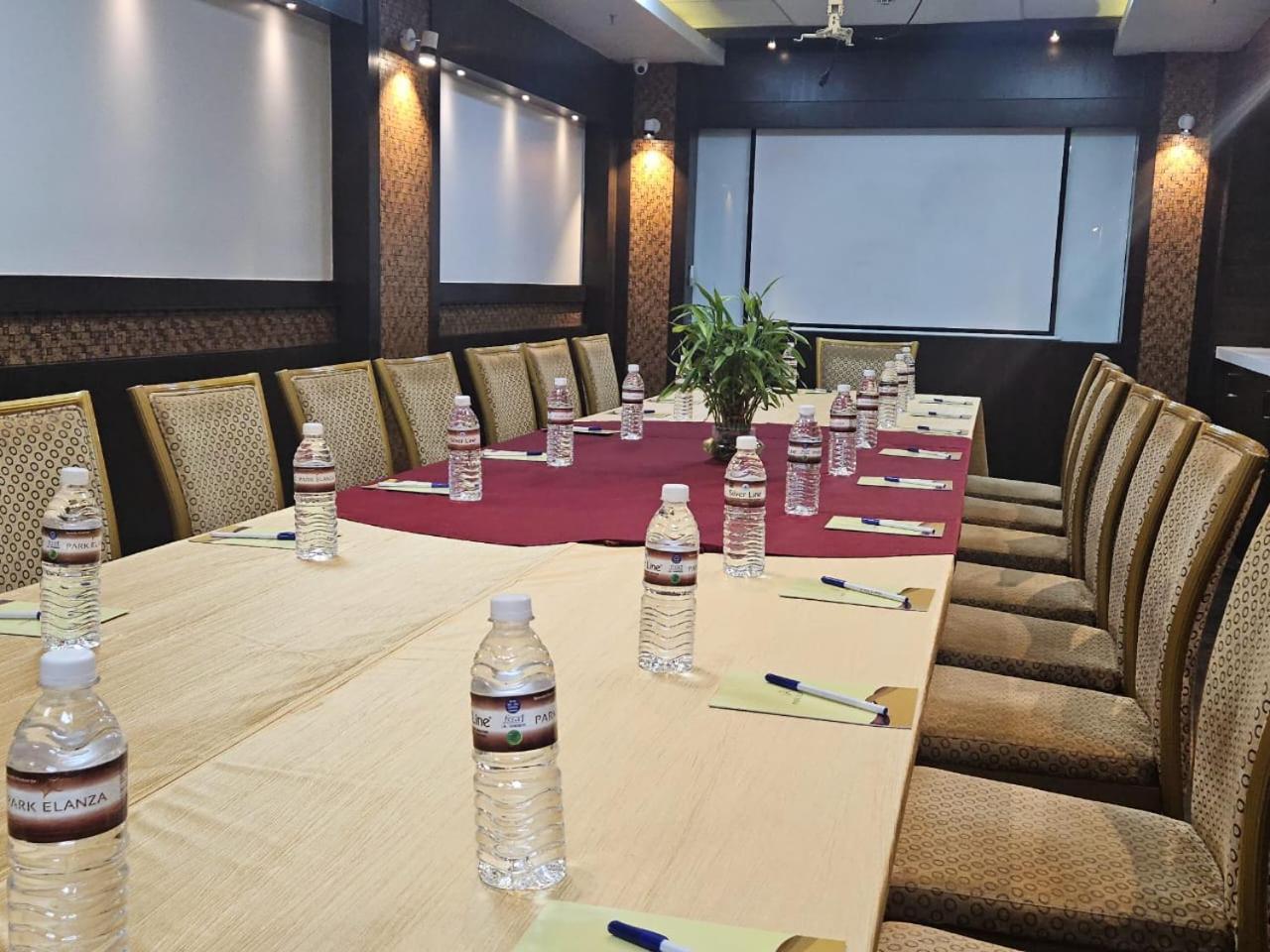 Hotel Park Elanza Chennai Dış mekan fotoğraf